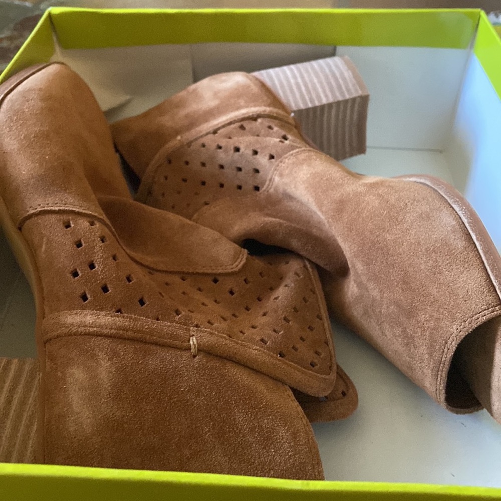 Gianni Bini Rezzy New Honey Boots size 9.5